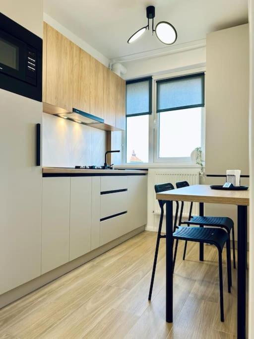 Center With Balcony Apartment *