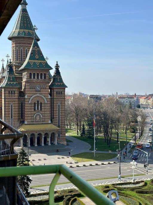 Center With Balcony Apartment *