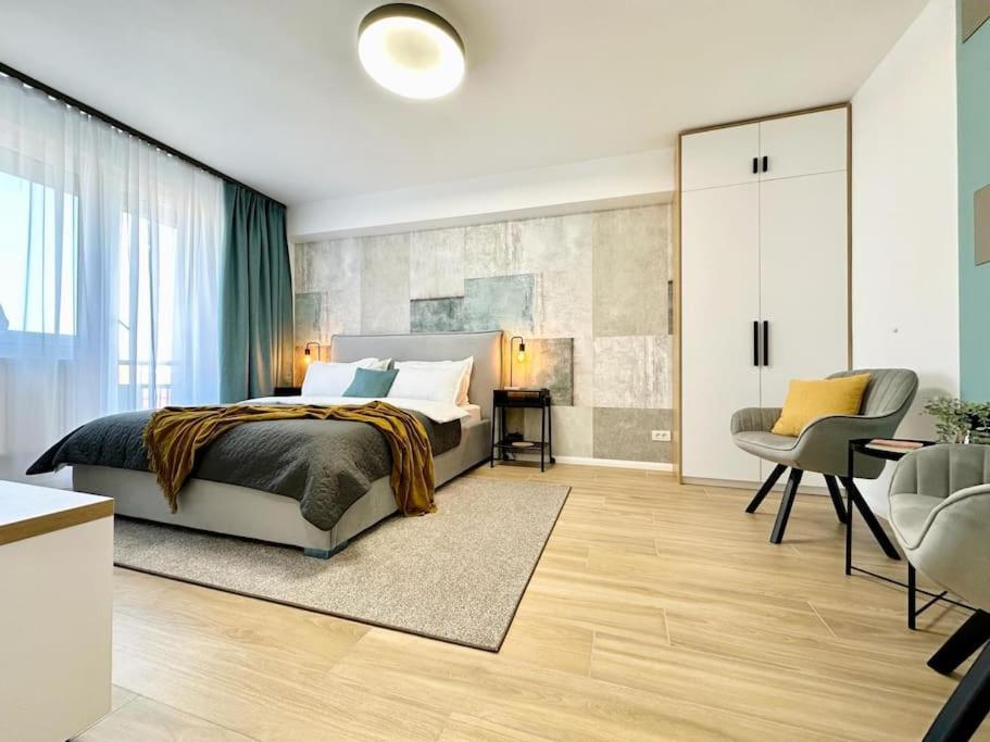 Center With Balcony Apartment