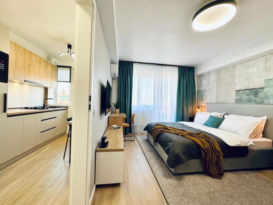 Center With Balcony *