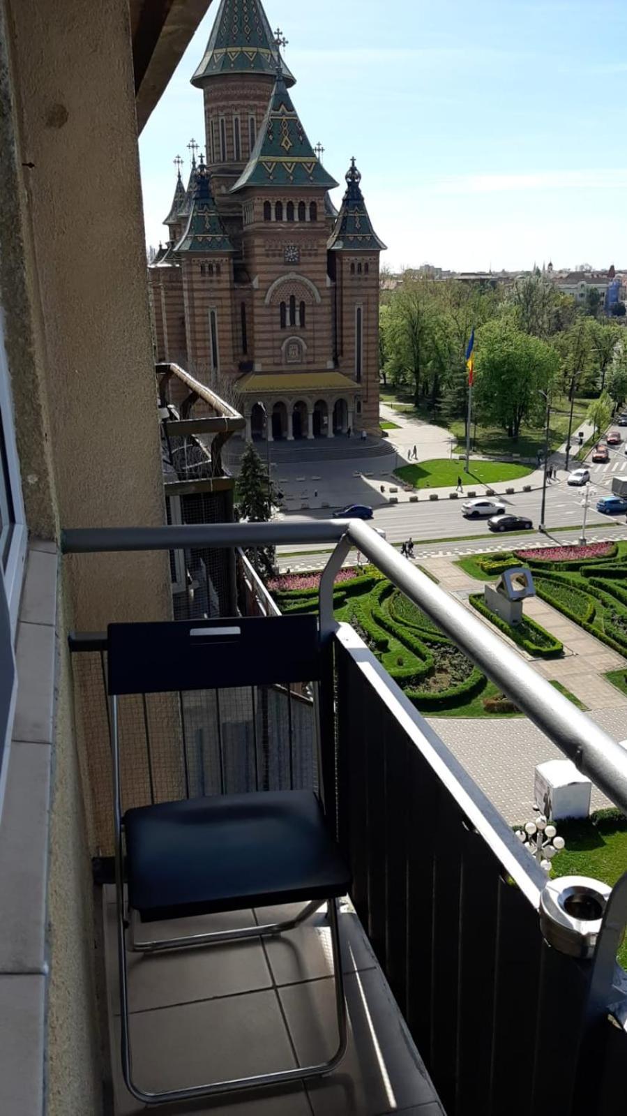 Center With Balcony Apartment