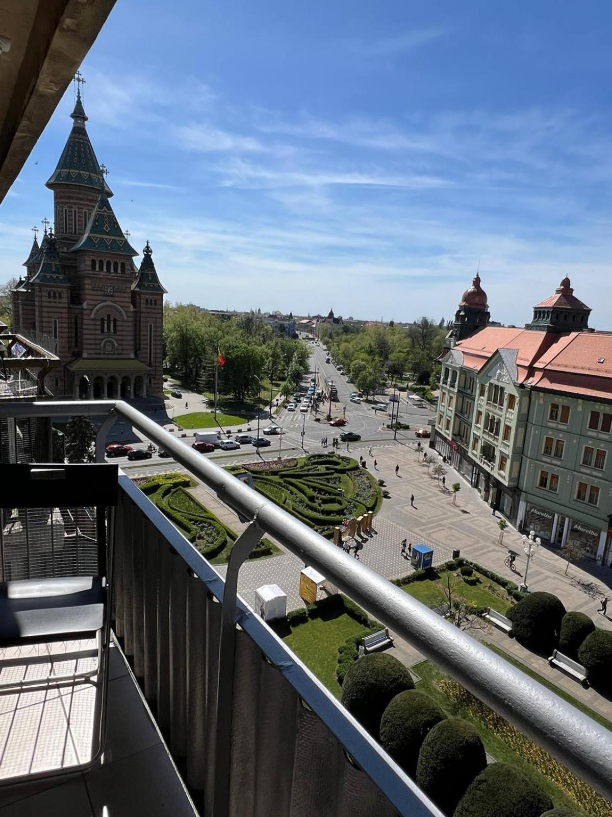 Center With Balcony Apartment *