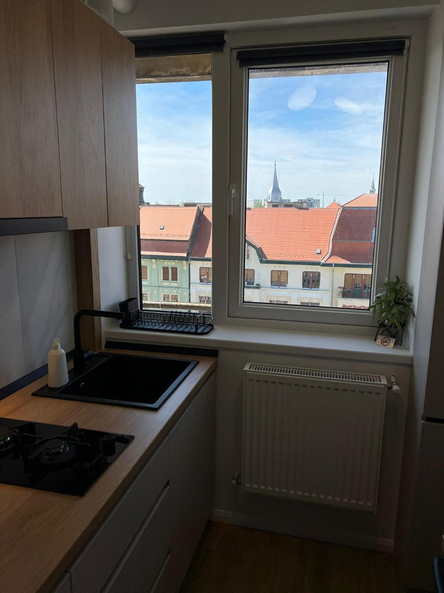 Center With Balcony *