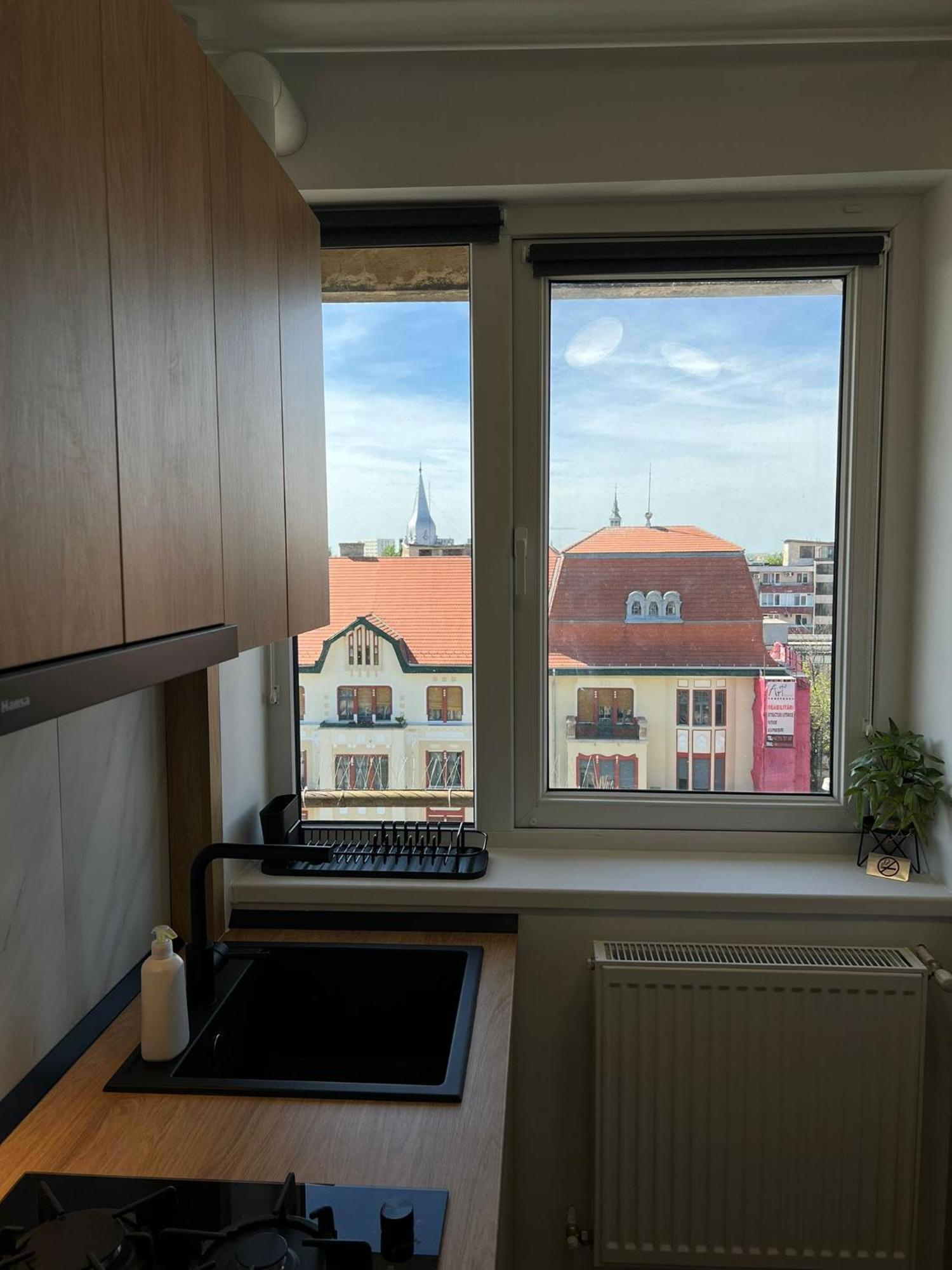 Center With Balcony Apartment *